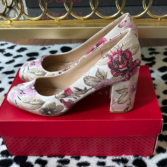 Kelly & Katie Shoes - Kelly & Katie Eldorina Satin Floral Embroidered Women's Pumps 8
